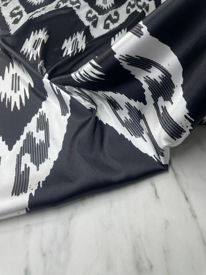 Siyah Urla Desen Elbiselik Gömleklik Tivil Saten Kumaş