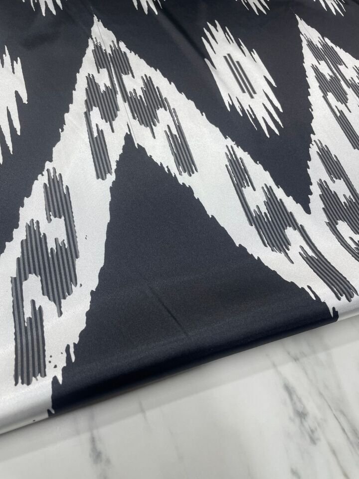 Siyah Urla Desen Elbiselik Gömleklik Tivil Saten Kumaş