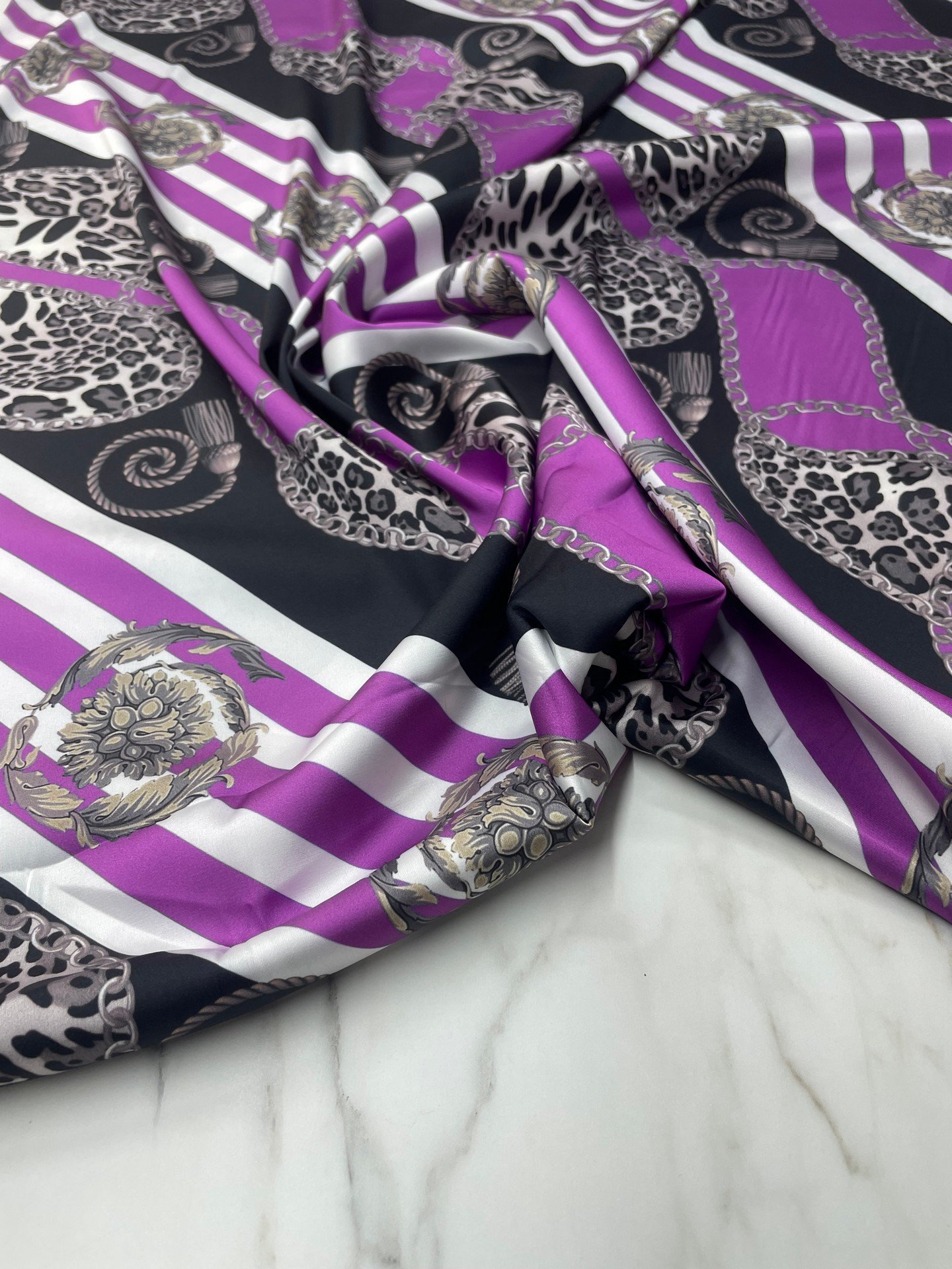 Leopar Detaylı Zincir Desen Elbiselik Gömleklik Tivil Saten Kumaş