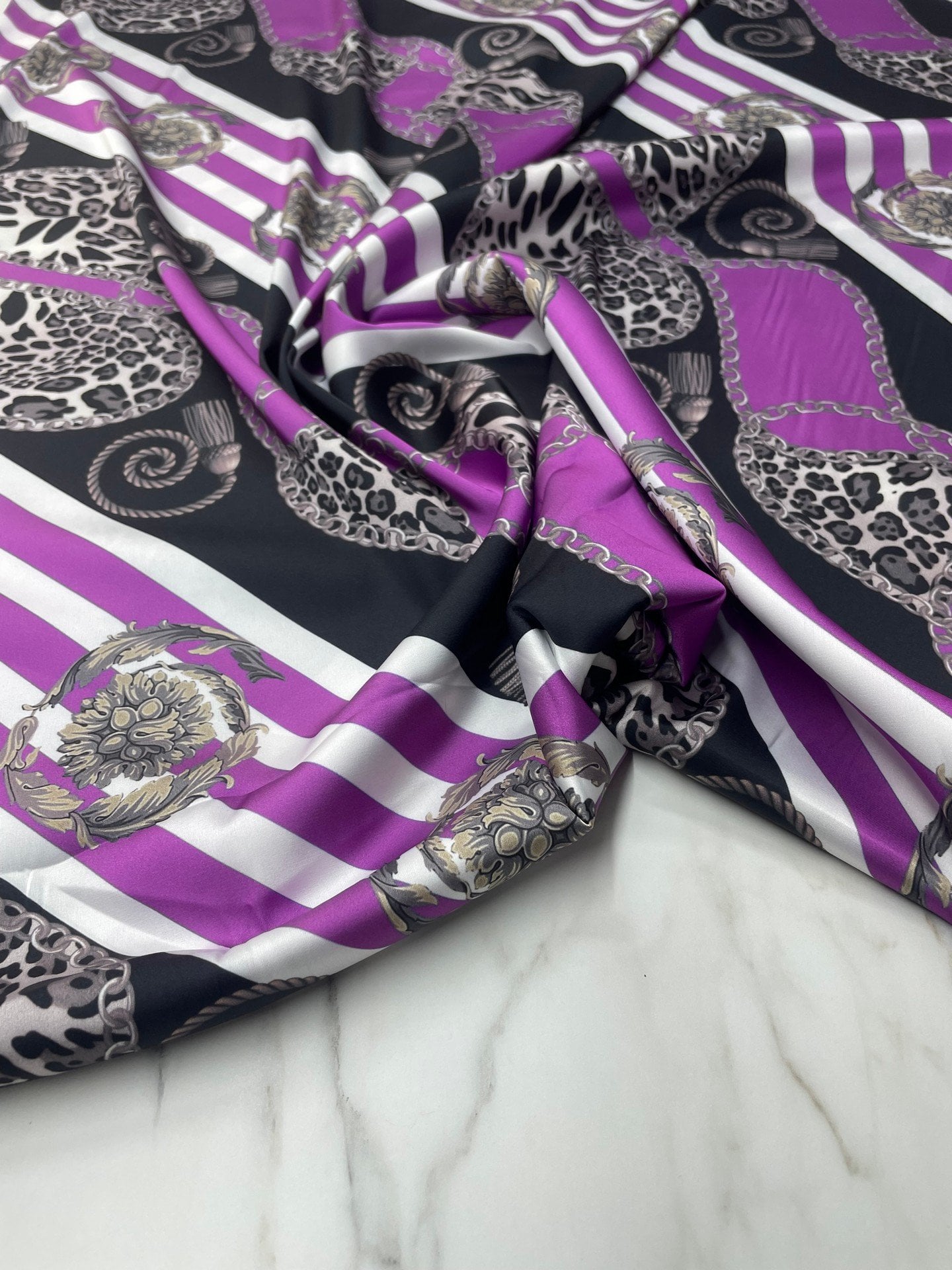 Leopar Detaylı Zincir Desen Elbiselik Gömleklik Tivil Saten Kumaş