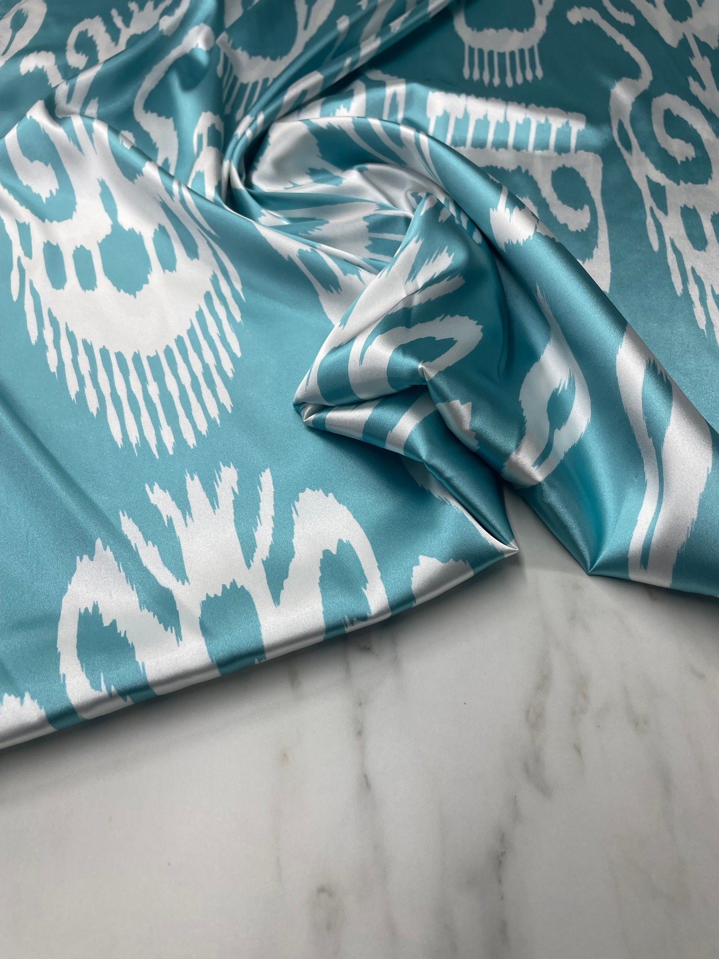 Turkuaz İkat Desen Elbiselik Gömleklik Tivil Saten Kumaş