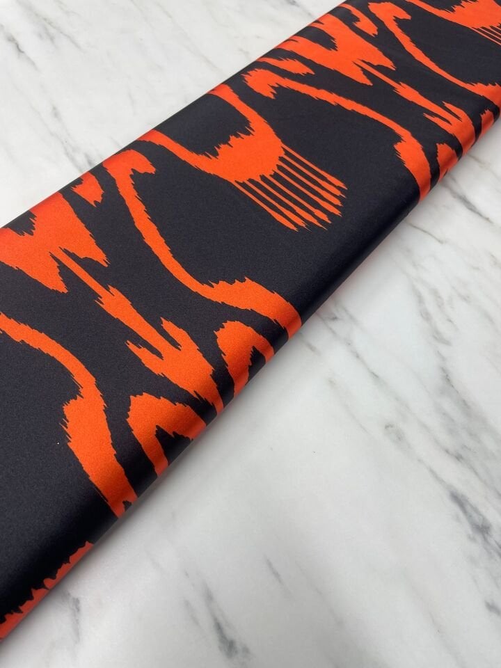 Turuncu İkatlı Desen Elbiselik Gömleklik Tivil Saten Kumaş