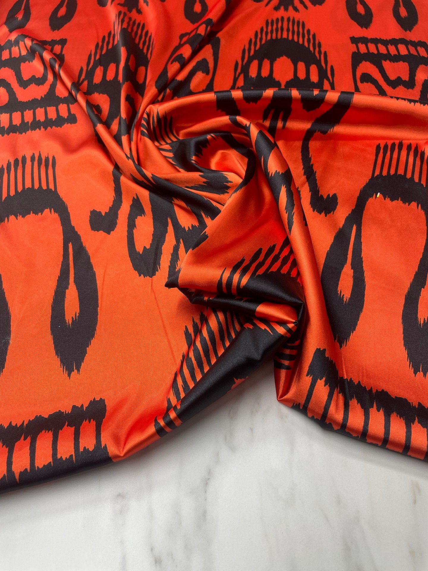 Turuncu İkat Desen Elbiselik Gömleklik Tivil Saten Kumaş