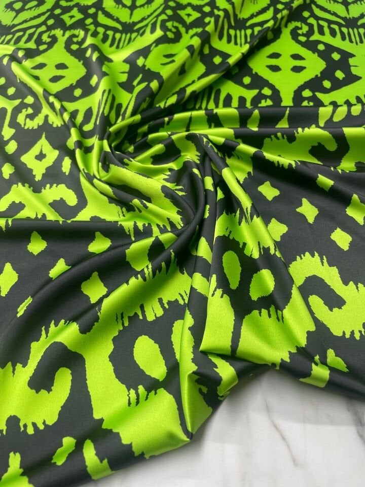 Yeşil İkat Desen Elbiselik Gömleklik Tivil Saten Kumaş