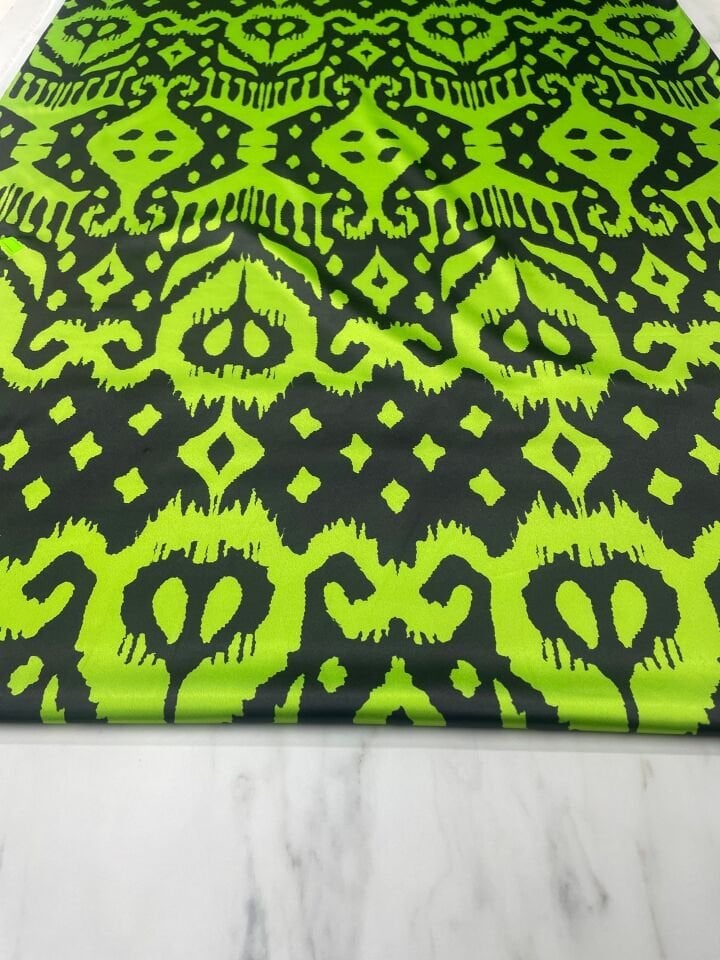 Yeşil İkat Desen Elbiselik Gömleklik Tivil Saten Kumaş