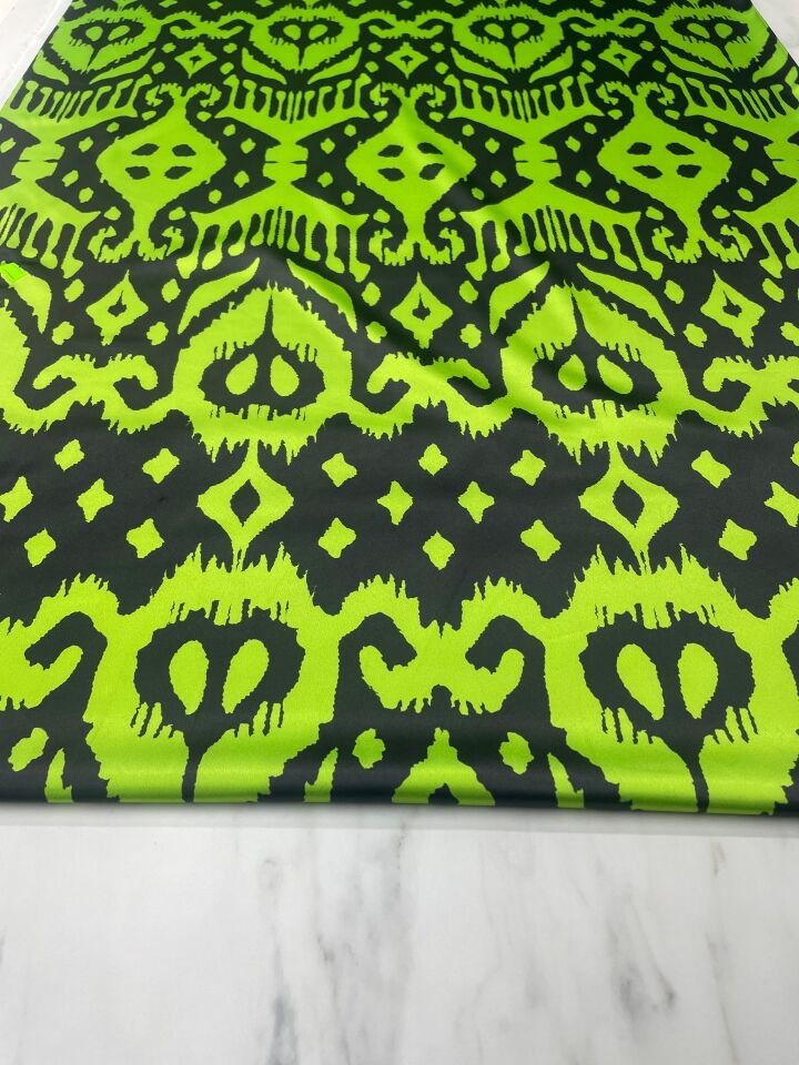 Yeşil İkat Desen Elbiselik Gömleklik Tivil Saten Kumaş