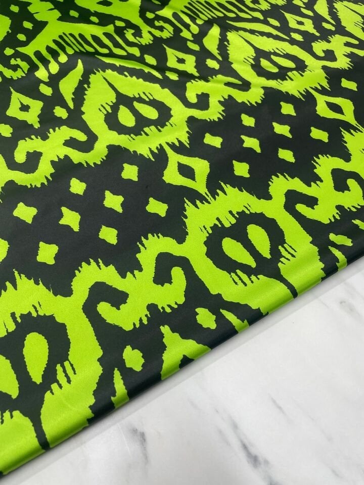 Yeşil İkat Desen Elbiselik Gömleklik Tivil Saten Kumaş