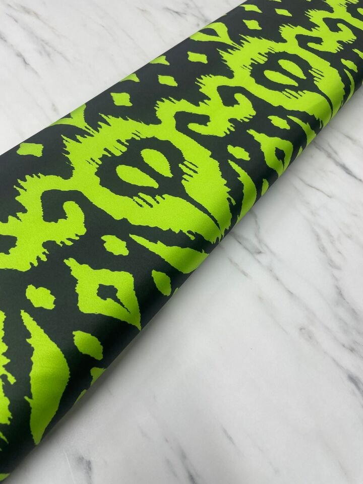 Yeşil İkat Desen Elbiselik Gömleklik Tivil Saten Kumaş