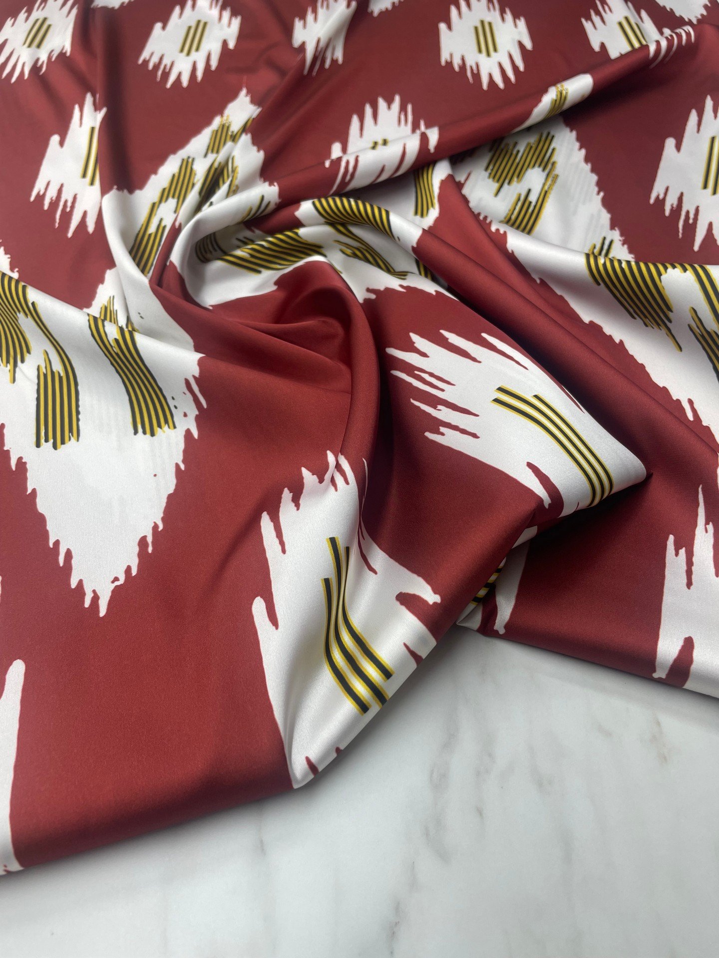 Kırmızı Urla Desen Elbiselik Gömleklik Tivil Saten Kumaş