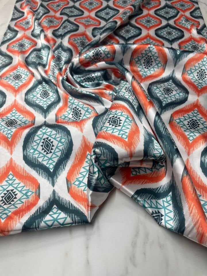 Kilim Esintisi Desen Elbiselik Gömleklik Tivil Saten Kumaş