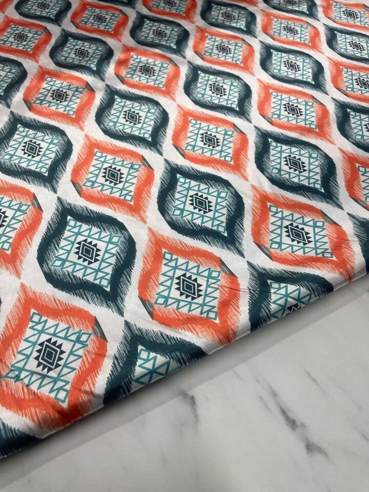 Kilim Esintisi Desen Elbiselik Gömleklik Tivil Saten Kumaş