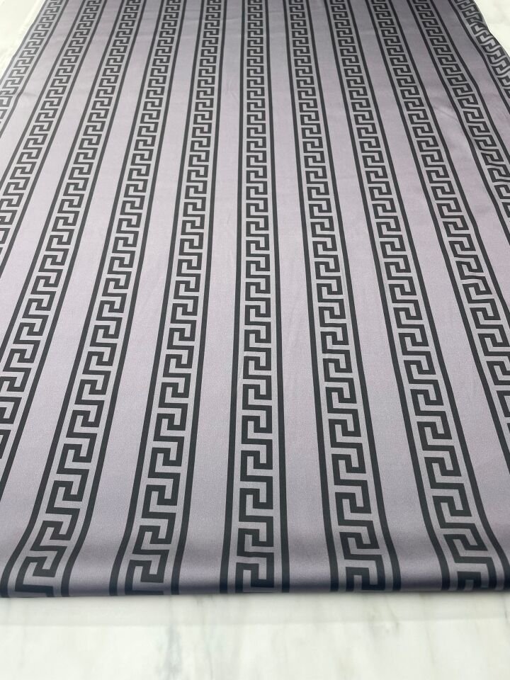 Gri Yunan Motifi Desen Elbiselik Gömleklik Tivil Saten Kumaş