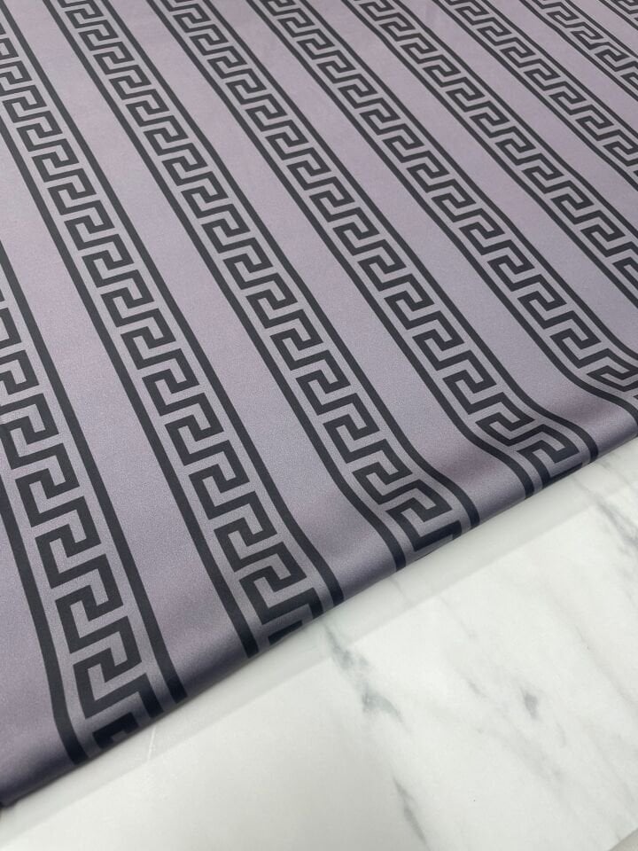 Gri Yunan Motifi Desen Elbiselik Gömleklik Tivil Saten Kumaş