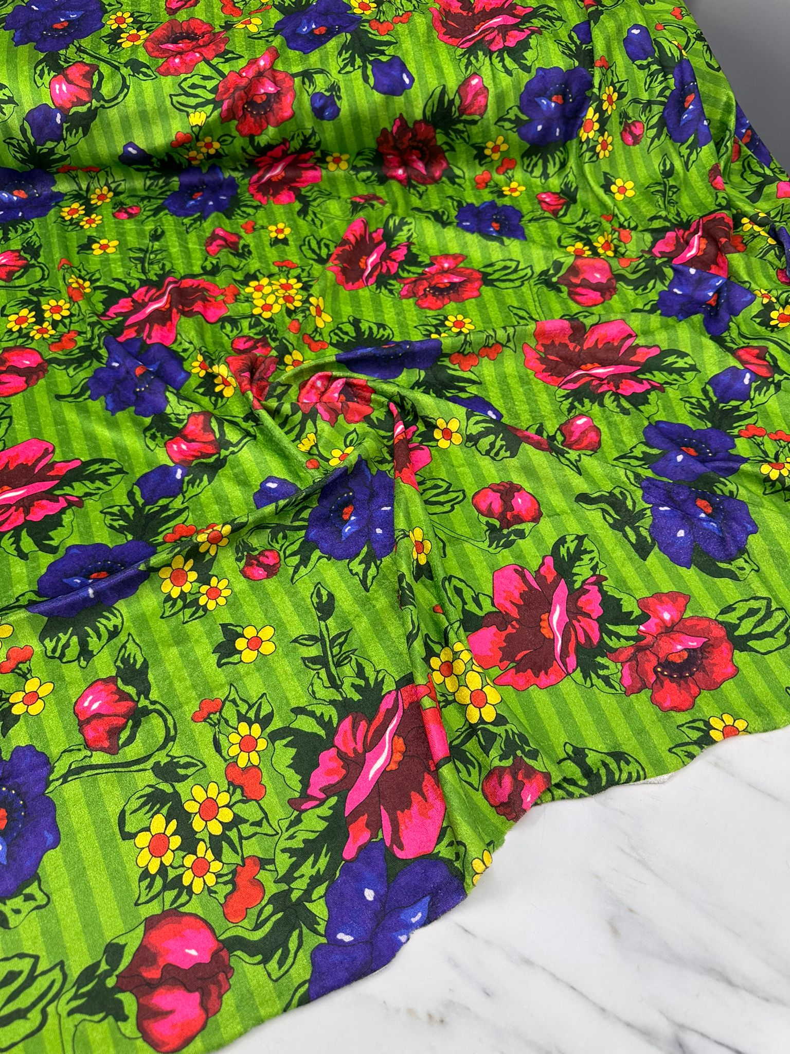 Desenli İnci İpek Kadife Likları Yumuşak Dökümlü