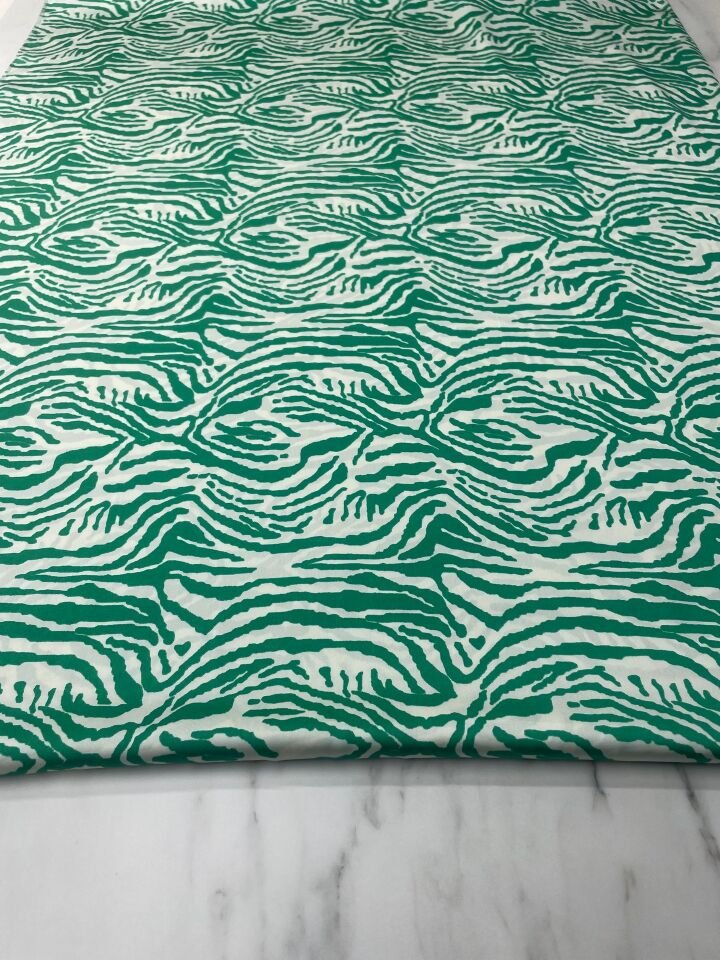 Yeşil Zebra Desen Elbiselik Gömleklik Tivil Saten Kumaş
