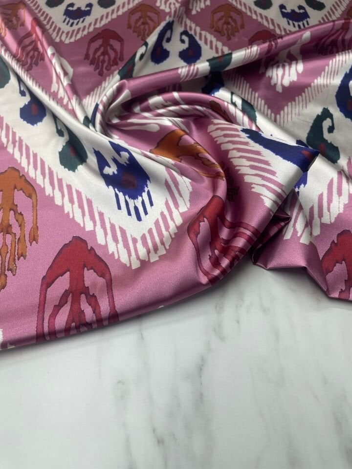 Pembe Urla Desen Elbiselik Gömleklik Tivil Saten Kumaş