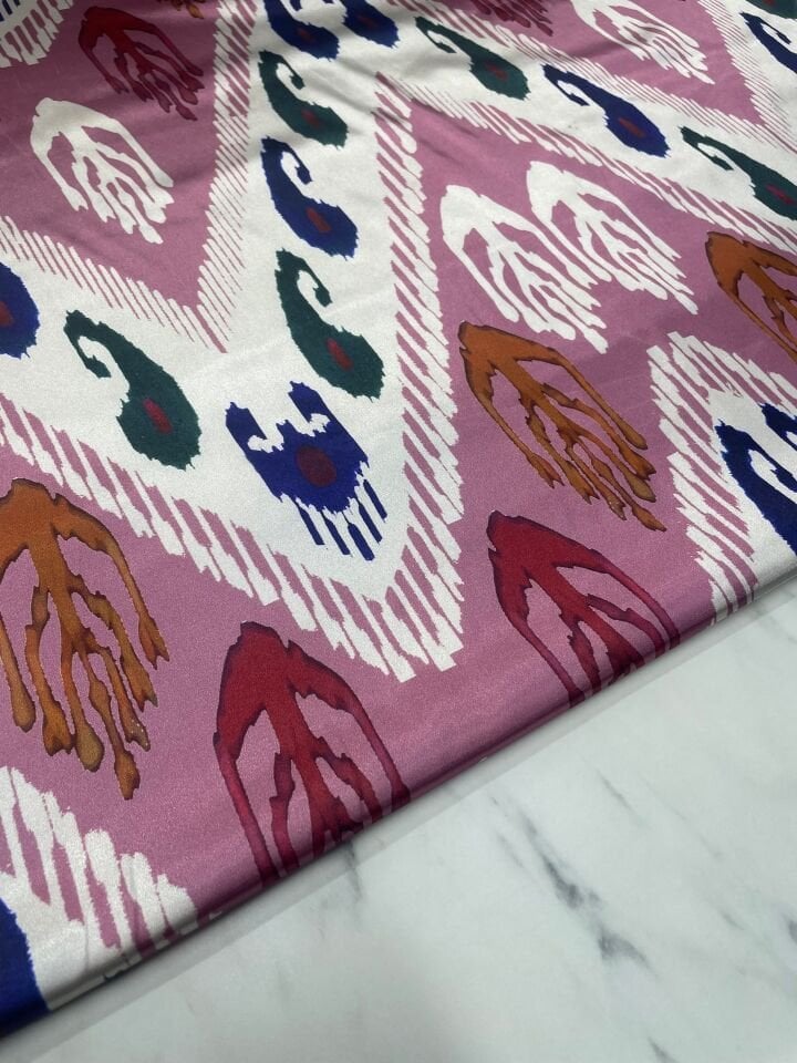 Pembe Urla Desen Elbiselik Gömleklik Tivil Saten Kumaş