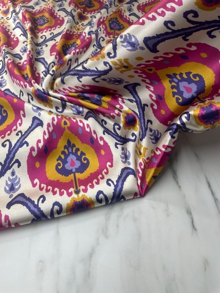 İkat Desen Elbiselik Gömleklik Tivil Saten Kumaş