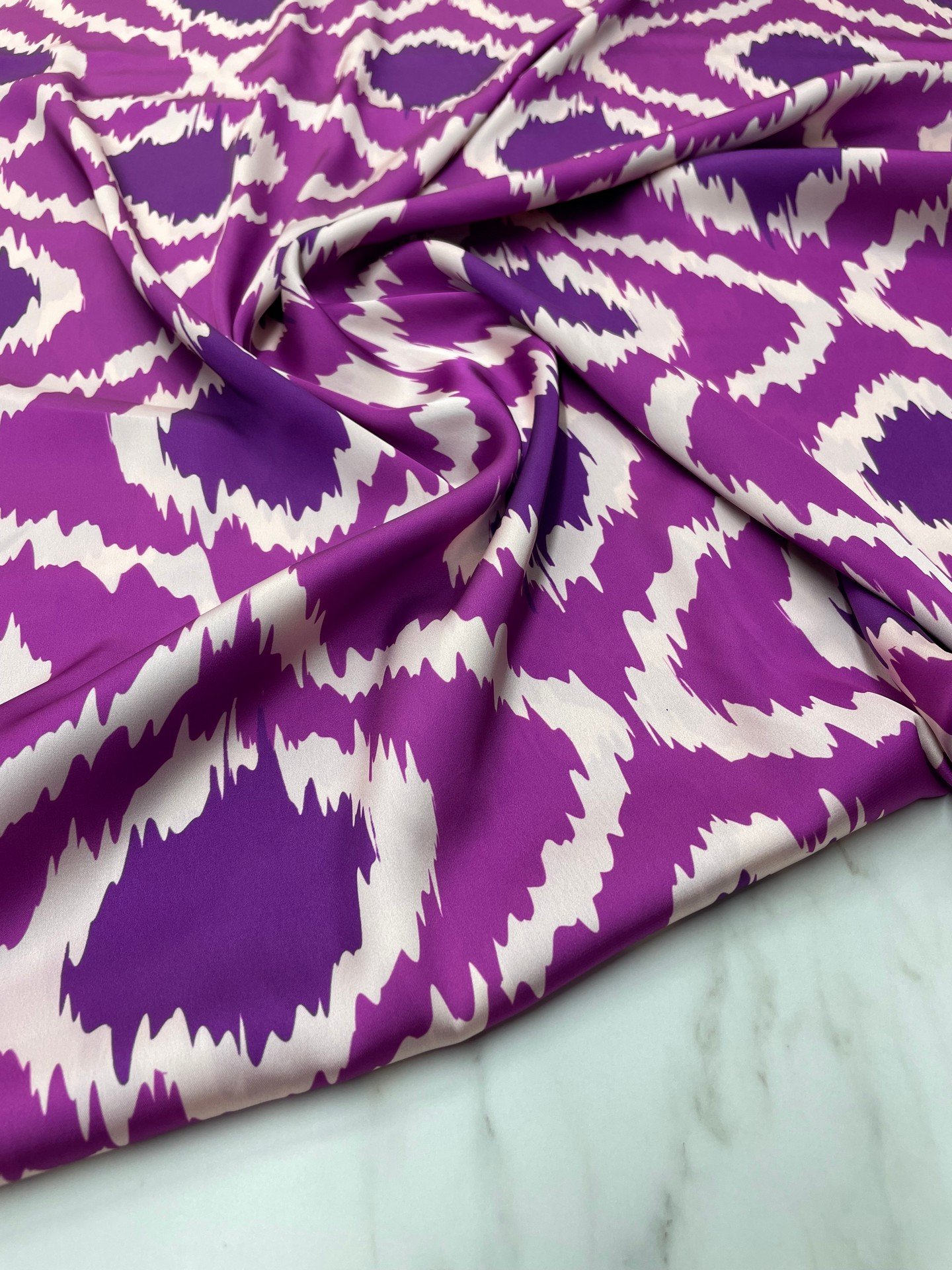 Mor İkat Desen Elbiselik Gömleklik Tivil Saten Kumaş