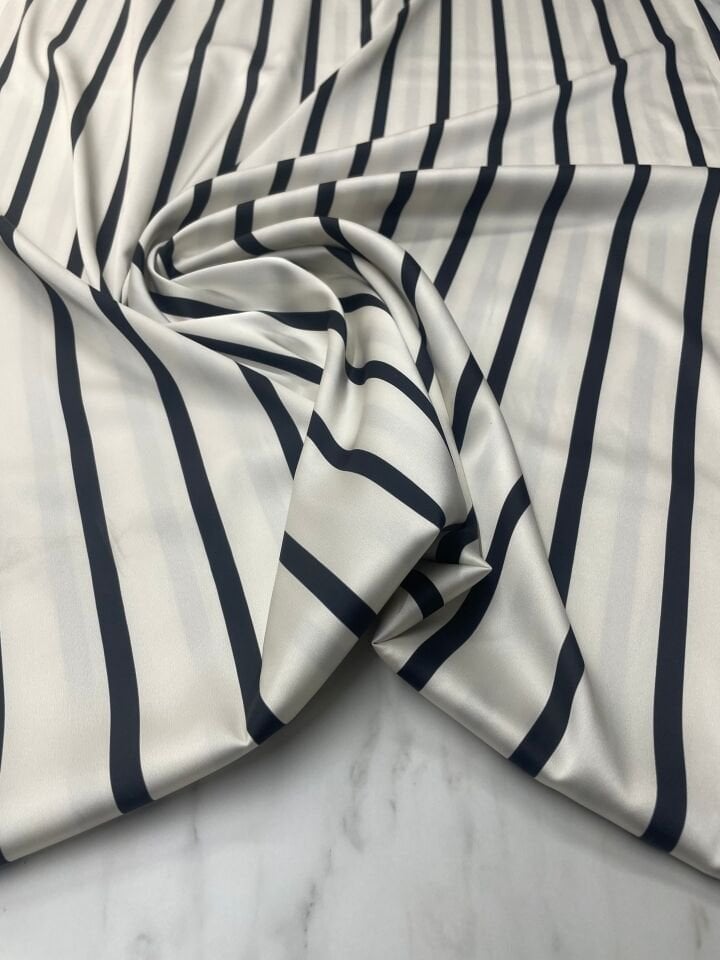 Siyah Çizgili Desen Elbiselik Gömleklik Tivil Saten Kumaş