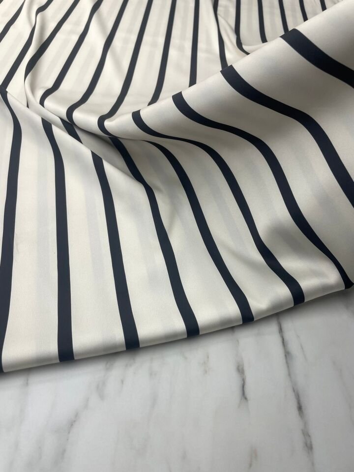 Siyah Çizgili Desen Elbiselik Gömleklik Tivil Saten Kumaş