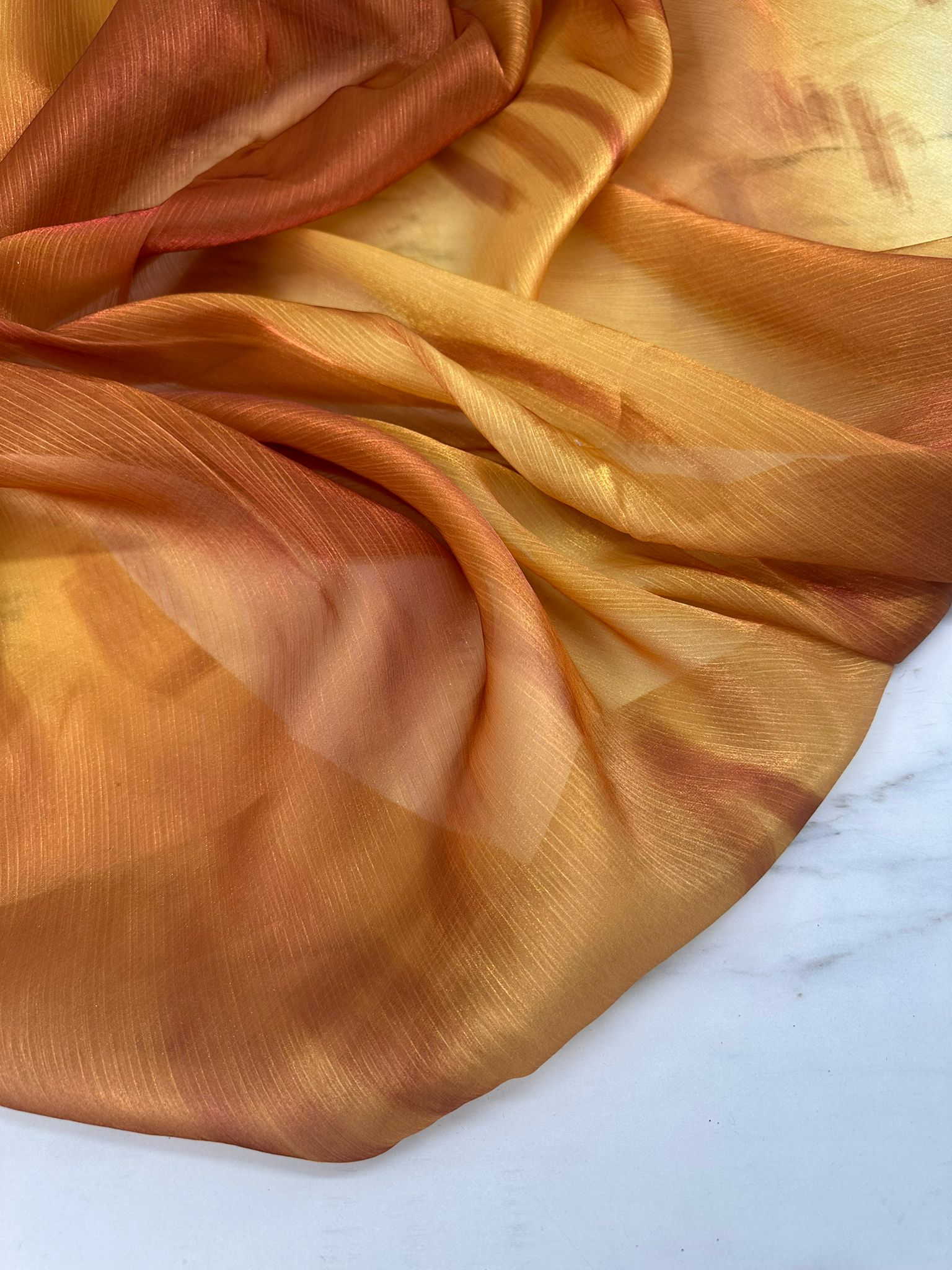 Desenli Gardenya Organize İç Gösterir