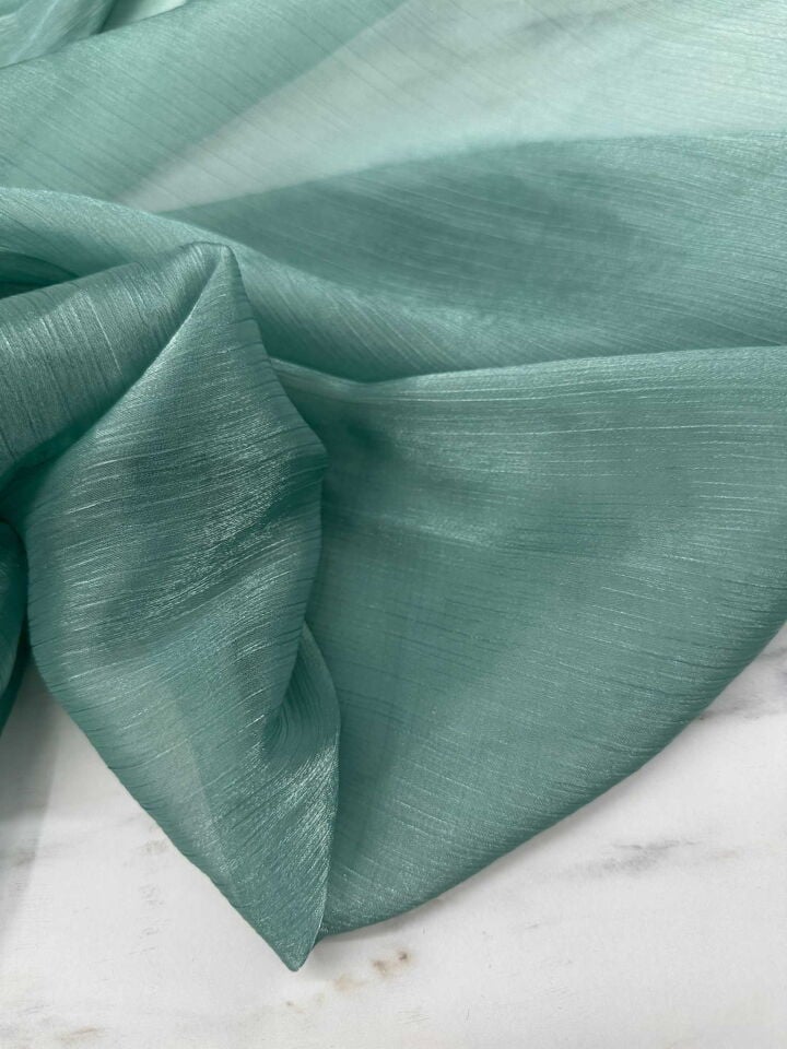 Gardenya Organze Kumaş İç Gösterir