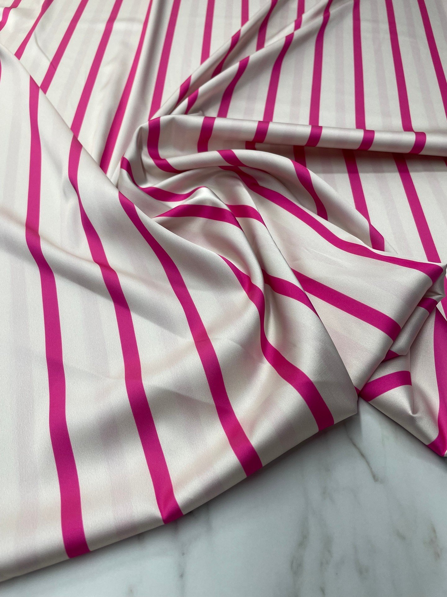 Fuşya Çizgili Desen Elbiselik Gömleklik Tivil Saten Kumaş