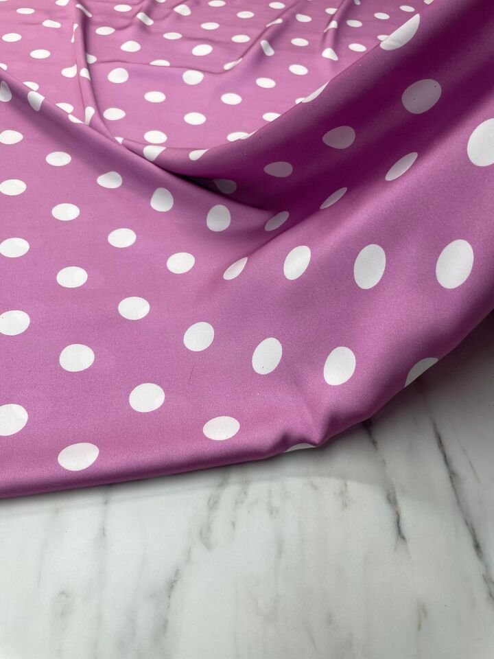 Pembe Noktalı Desen Elbiselik Gömleklik Tivil Saten Kumaş