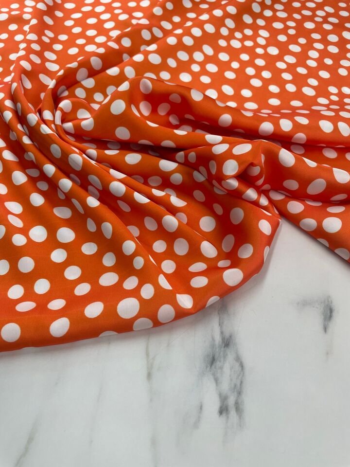 Turuncu Puantiye Desen Elbiselik Gömleklik Tivil Saten Kumaş