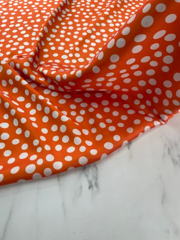 Turuncu Puantiye Desen Elbiselik Gömleklik Tivil Saten Kumaş