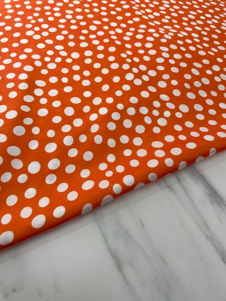 Turuncu Puantiye Desen Elbiselik Gömleklik Tivil Saten Kumaş