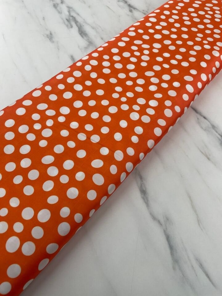 Turuncu Puantiye Desen Elbiselik Gömleklik Tivil Saten Kumaş