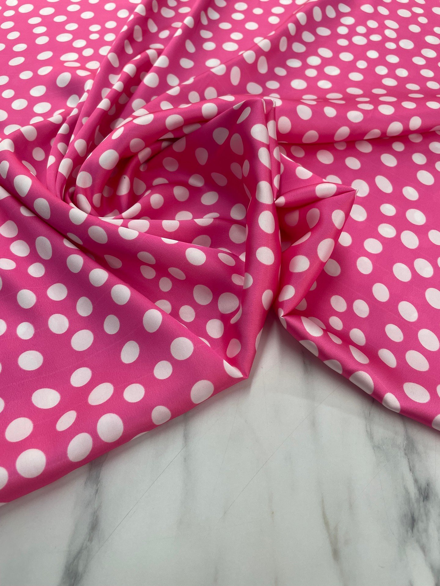 Pembe Puantiye Desen Elbiselik Gömleklik Tivil Saten Kumaş