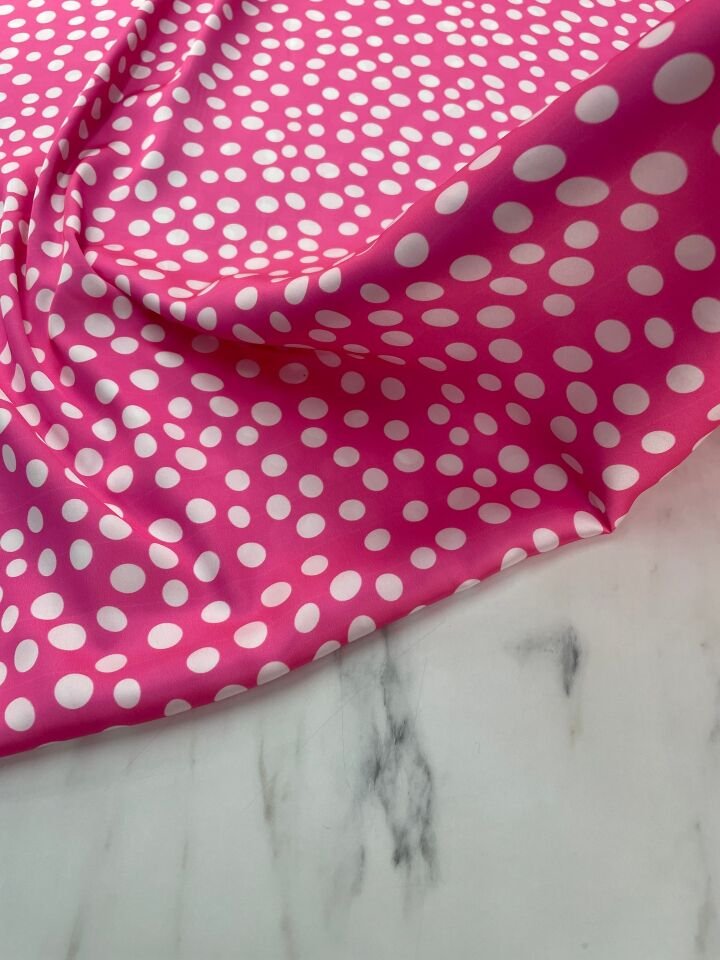 Pembe Puantiye Desen Elbiselik Gömleklik Tivil Saten Kumaş