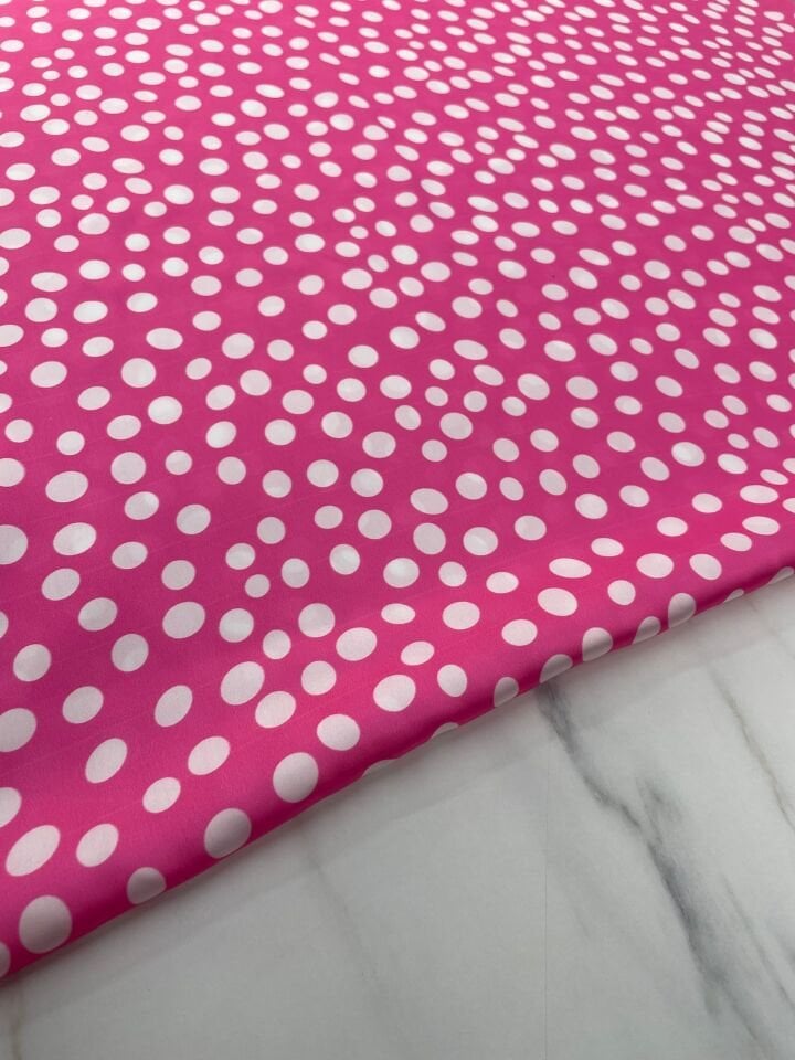 Pembe Puantiye Desen Elbiselik Gömleklik Tivil Saten Kumaş