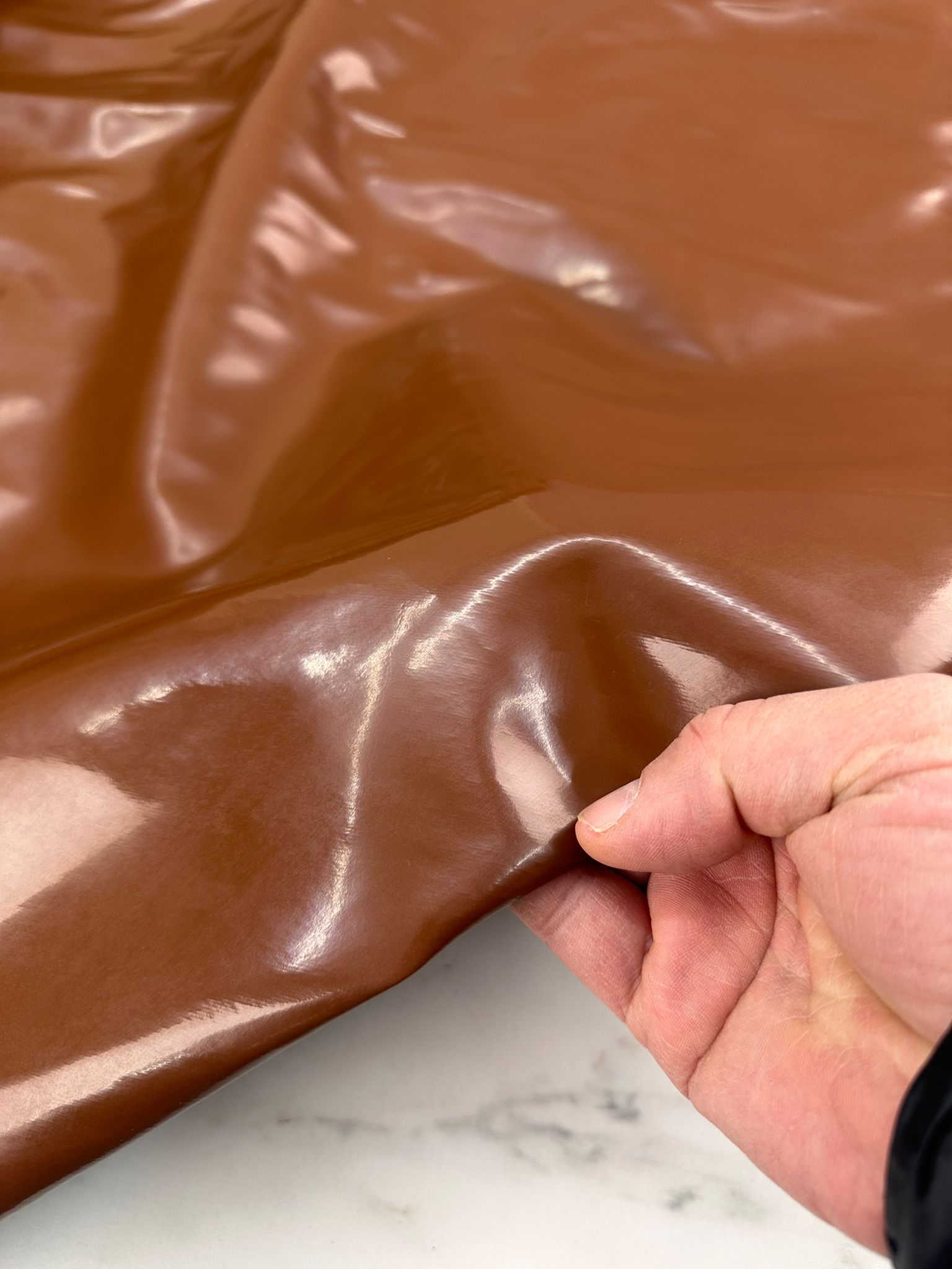 Taba Renk Rugen Parlak Deri Hafif Kalın