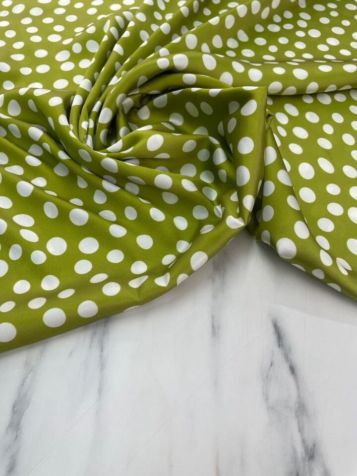 Yeşil Puantiye Desen Elbiselik Gömleklik Tivil Saten Kumaş