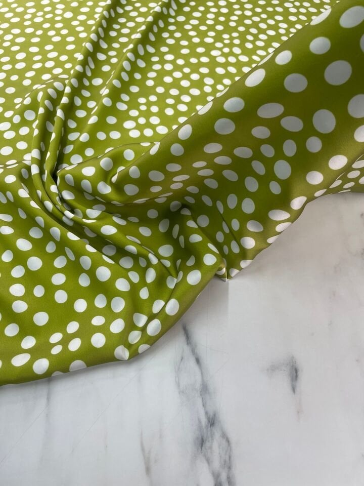 Yeşil Puantiye Desen Elbiselik Gömleklik Tivil Saten Kumaş
