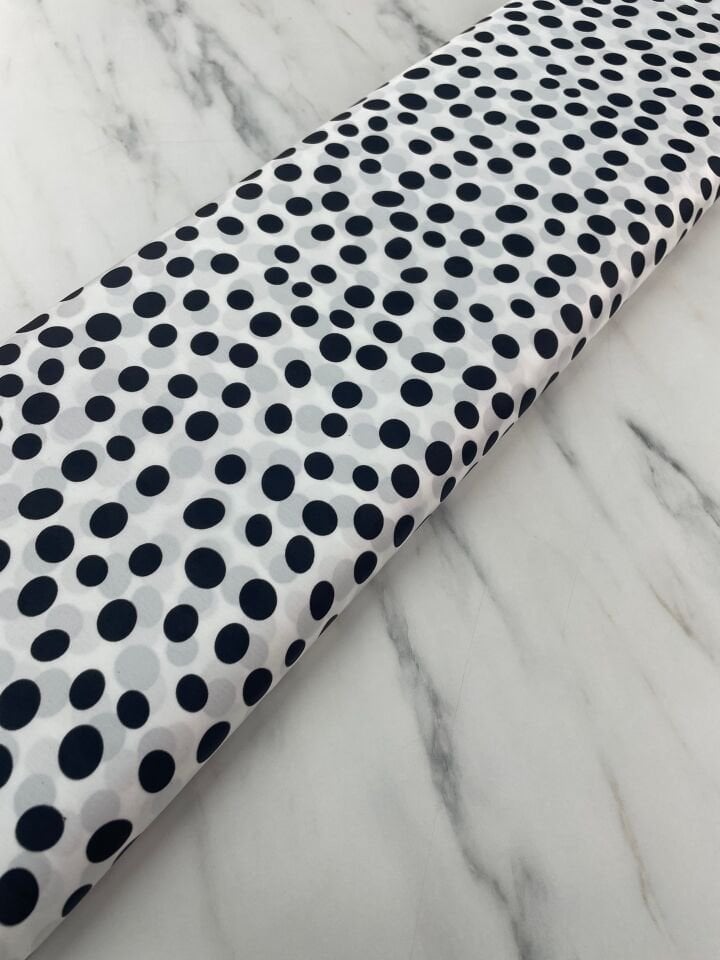 Beyaz Puantiye Desen Elbiselik Gömleklik Tivil Saten Kumaş