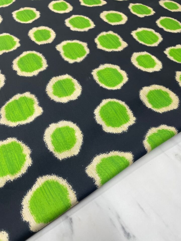 Siyah Yuvarlaklı Desen Elbiselik Gömleklik Tivil Saten Kumaş