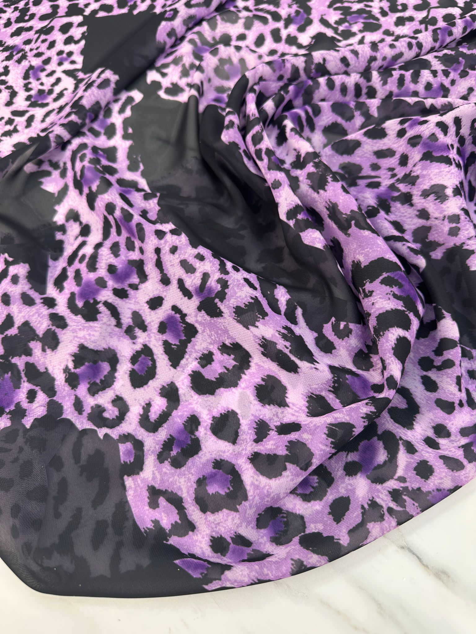 Leopar Desen Şifon Kumaş Yumuşak Dökümlü Yapıya Sahip