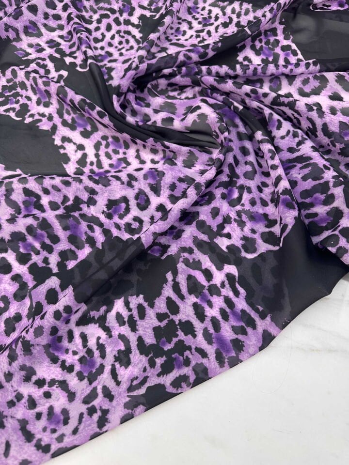 Leopar Desen Şifon Kumaş Yumuşak Dökümlü Yapıya Sahip