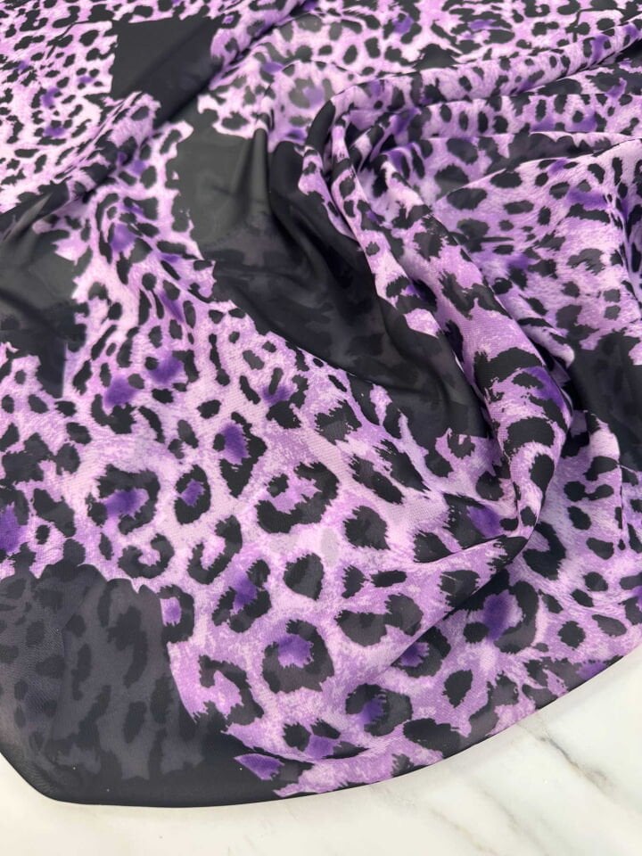 Leopar Desen Şifon Kumaş Yumuşak Dökümlü Yapıya Sahip