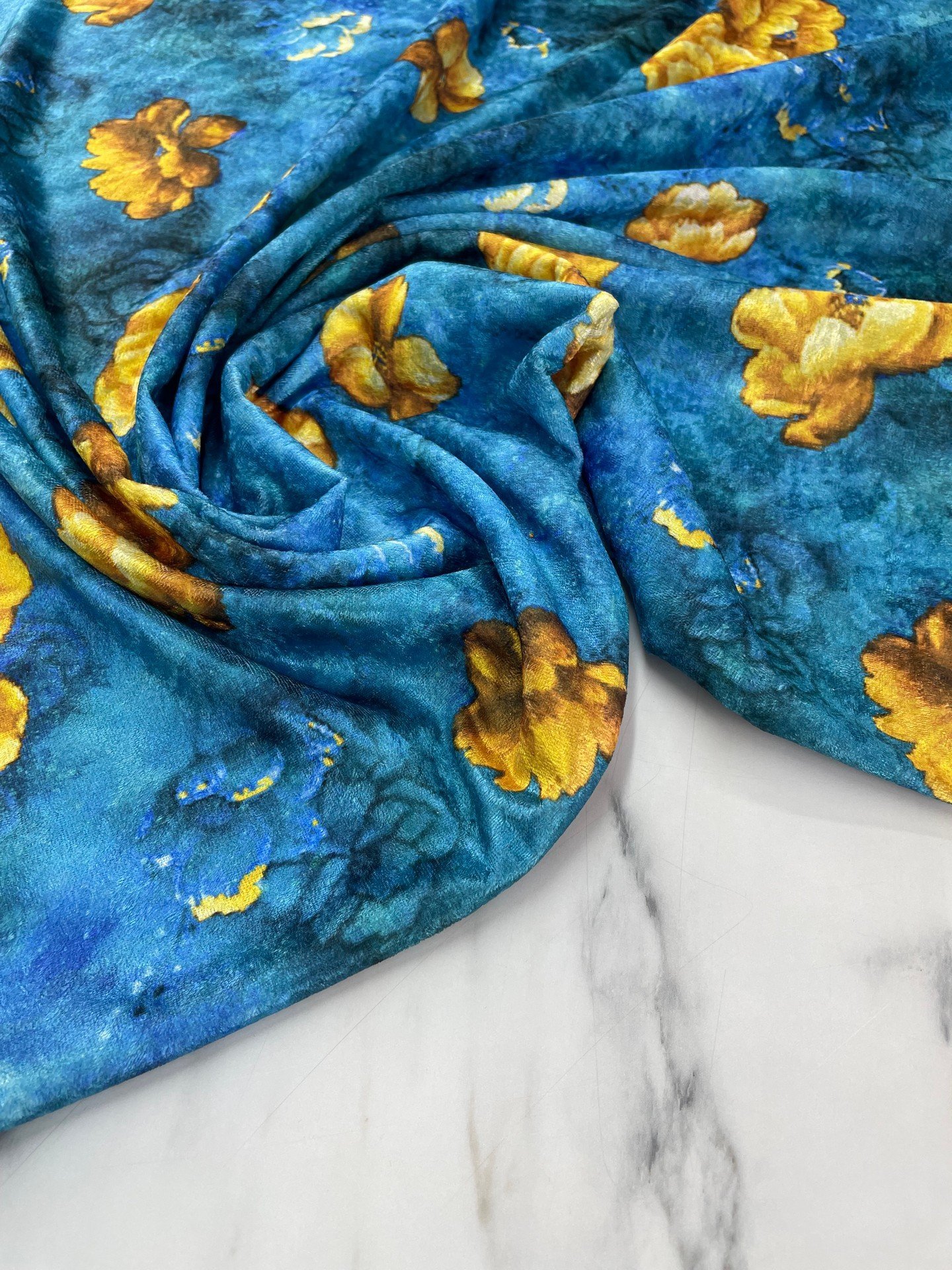 Mavi Çiçek Desen Elbiselik Kadife Kumaş