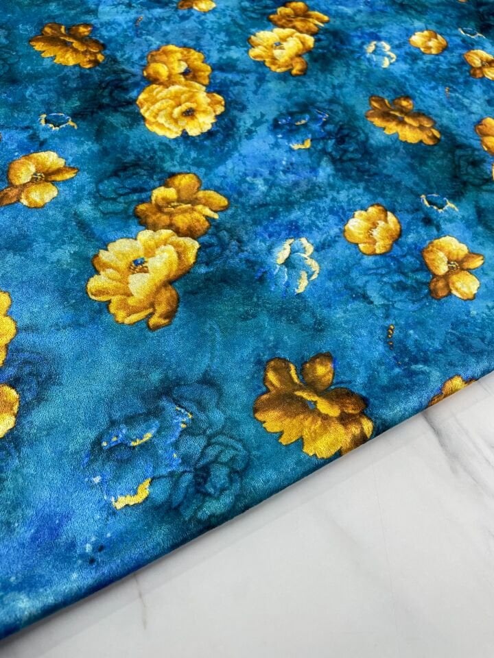 Mavi Çiçek Desen Elbiselik Kadife Kumaş