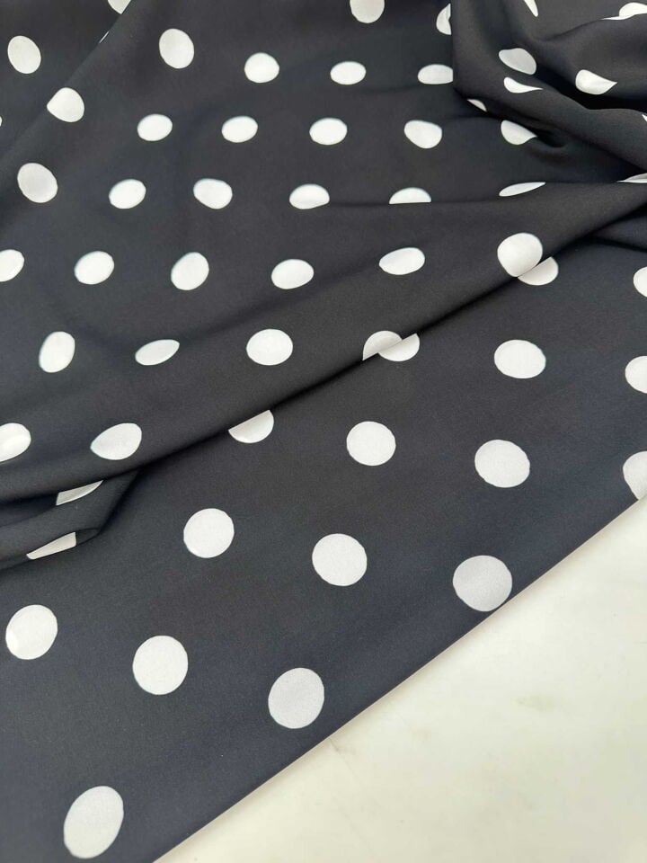 Puantiye Krep Kumaş