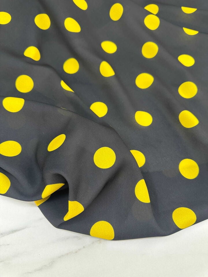 Puantiye Krep Kumaş