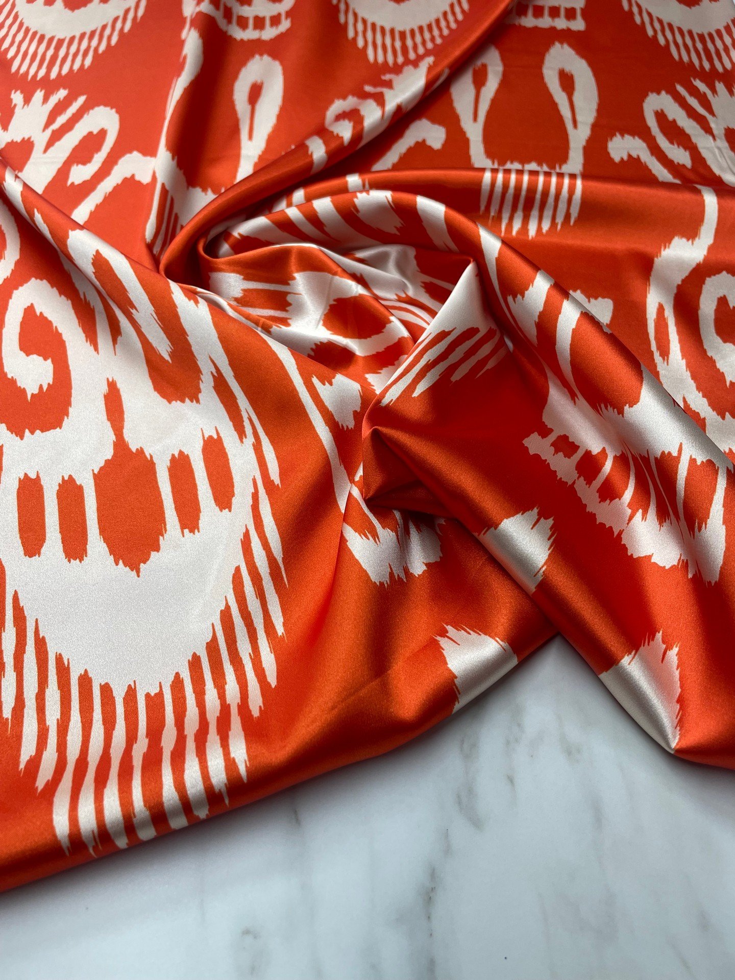 Turuncu İkat Desen Elbiselik Gömleklik Tivil Saten Kumaş