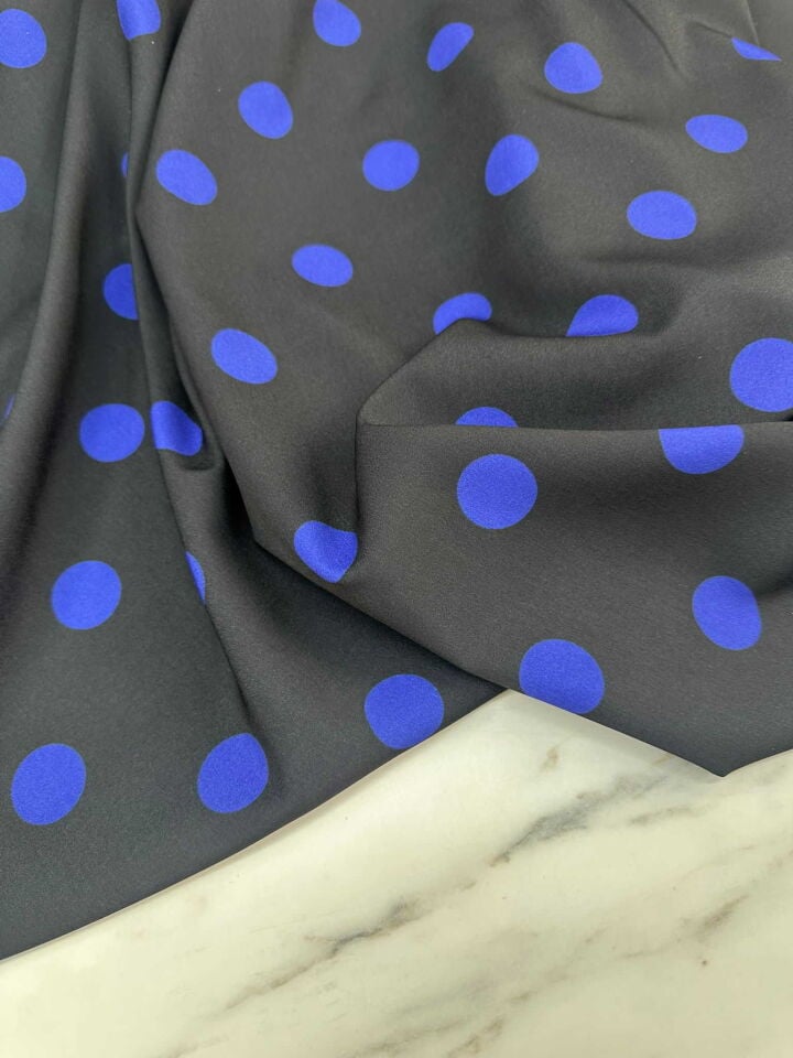 Puantiye Krep Kumaş